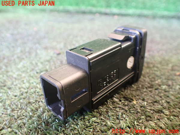1UPJ-9236526310]ランクル100系(UZJ100W)スイッチ5 (助手席シートヒーター) 中古_2