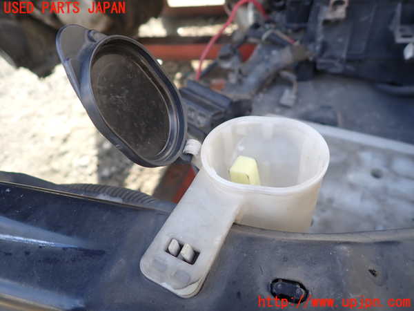1UPJ-9236526791]ランクル100系(UZJ100W)ウォッシャータンク1 中古_2