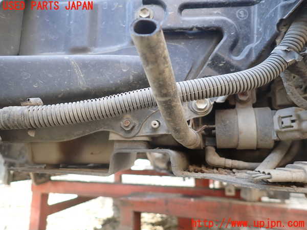 1UPJ-9236526791]ランクル100系(UZJ100W)ウォッシャータンク1 中古_3