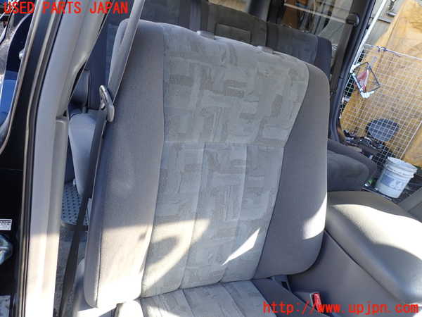 1UPJ-9236527035]ランクル100系(UZJ100W)運転席シート 中古_2