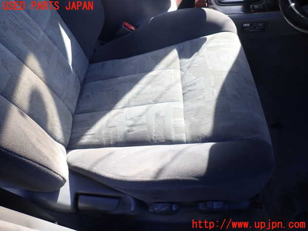 1UPJ-9236527035]ランクル100系(UZJ100W)運転席シート 中古_3