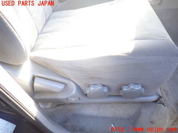 1UPJ-9236527035]ランクル100系(UZJ100W)運転席シート 中古_4