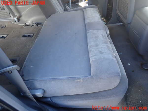 1UPJ-9236527145]ランクル100系(UZJ100W)右2列目シート 中古_4