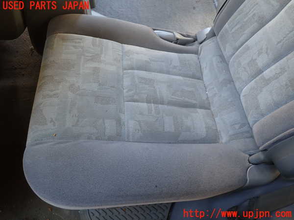 1UPJ-9236527175]ランクル100系(UZJ100W)左2列目シート 中古_3