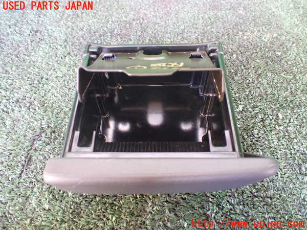1UPJ-9236527821]ランクル100系(UZJ100W)灰皿1 中古_2