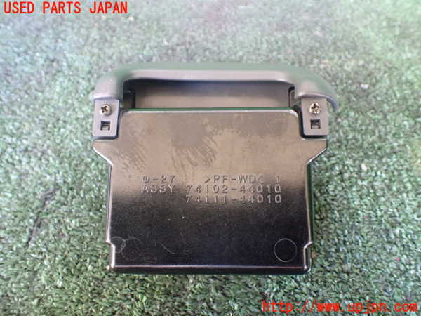 1UPJ-9236527821]ランクル100系(UZJ100W)灰皿1 中古_3