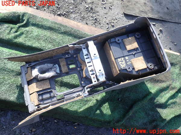 1UPJ-9236527540]ランクル100系(UZJ100W)センターコンソール 中古_5