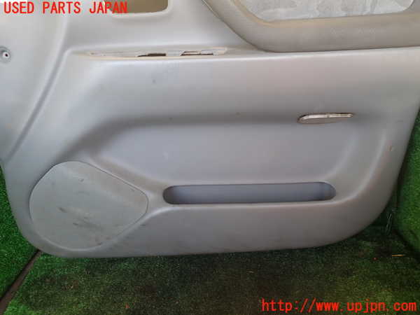 1UPJ-9236521234]ランクル100系(UZJ100W)右前ドア内張り 中古_3