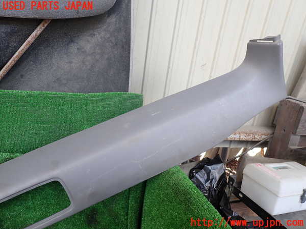 1UPJ-9236521578]ランクル100系(UZJ100W)バックドア内張り 中古_3