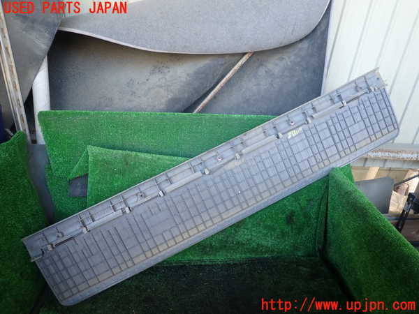 1UPJ-9236527771]ランクル100系(UZJ100W)ラゲッジトレイ1 中古_4