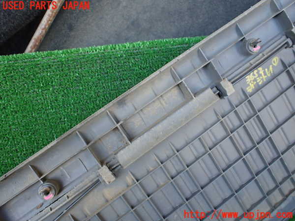 1UPJ-9236527771]ランクル100系(UZJ100W)ラゲッジトレイ1 中古_5