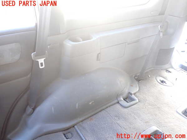 1UPJ-9236527675]ランクル100系(UZJ100W)右リアピラートリム 中古_3