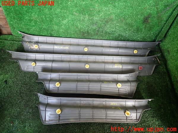 1UPJ-9236527740]ランクル100系(UZJ100W)スカッフプレート 中古_2