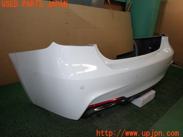 3UPJ=9236530058]BMW 330e Mスポーツ(8E20 F30)LCI 純正 リアバンパー 社外 カーボンリアディフューザー付き 中古_2