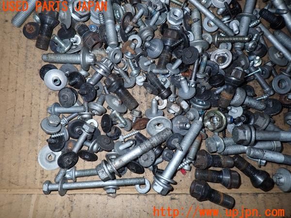 3UPJ=9236530720]BMW 330e Mスポーツ(8E20 F30)LCI ネジ・ナット・ステー類 セット ジャンク_4