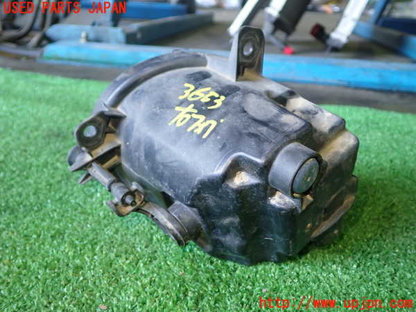 1UPJ-9236531180]BMW 330e(8E20)右フォグ 中古_3