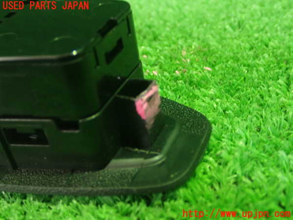 1UPJ-9236536240]BMW 330e(8E20)右前パワーウィンドウスイッチ 中古_3