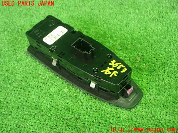 1UPJ-9236536240]BMW 330e(8E20)右前パワーウィンドウスイッチ 中古_4