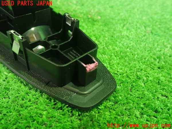 1UPJ-9236536245]BMW 330e(8E20)左前パワーウィンドウスイッチ 中古_3