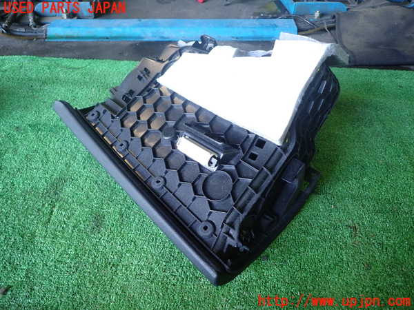 1UPJ-9236537516]BMW 330e(8E20)グローブボックス1 中古_2