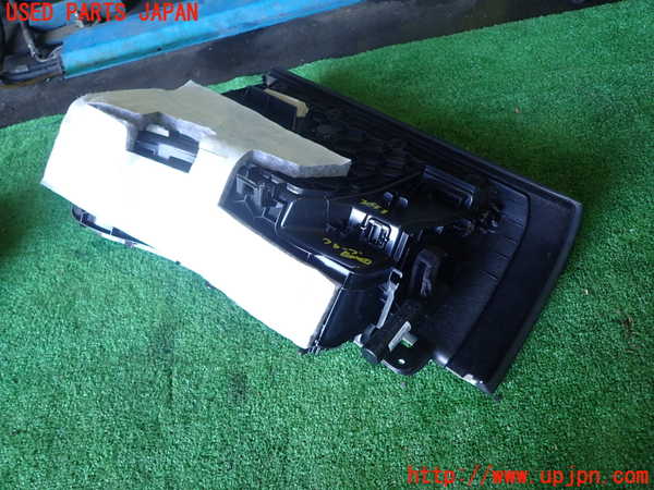 1UPJ-9236537516]BMW 330e(8E20)グローブボックス1 中古_3