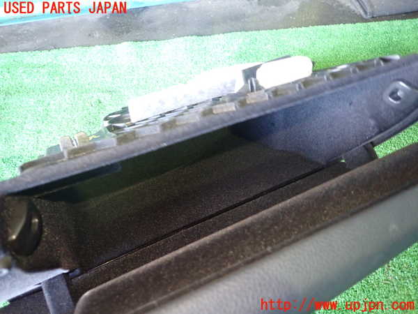 1UPJ-9236537516]BMW 330e(8E20)グローブボックス1 中古_4