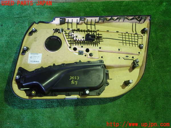 1UPJ-9236531264]BMW 330e(8E20)左前ドア内張り 中古_5