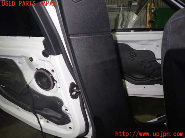 1UPJ-9236537670]BMW 330e(8E20)左センターピラートリム 中古_3