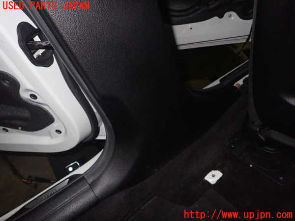 1UPJ-9236537670]BMW 330e(8E20)左センターピラートリム 中古_4