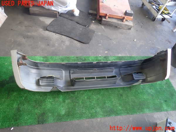 2UPJ-9236551010]ビッグホーン(UBS73GW)フロントバンパー 中古_5