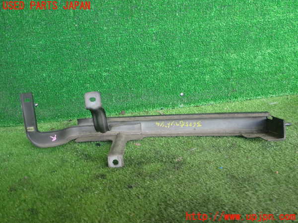 2UPJ-9236551140]ビッグホーン(UBS73GW)右ヘッドライトリム 中古_3