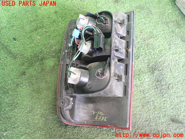 2UPJ-9236551530]ビッグホーン(UBS73GW)右テールランプ 中古_3