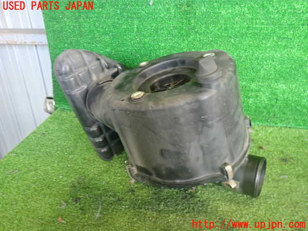 2UPJ-9236552560]ビッグホーン(UBS73GW)エアクリーナーボックス 中古_2