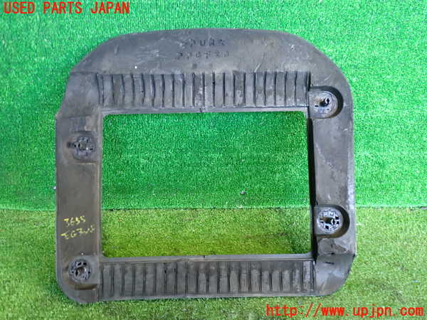2UPJ-9236552160]ビッグホーン(UBS73GW)エンジンアッパーカバー 中古_2