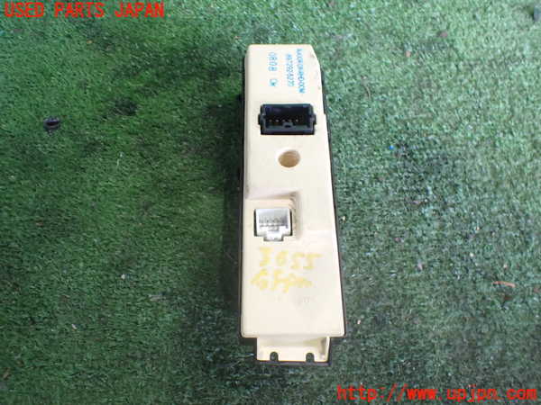 2UPJ-9236556240]ビッグホーン(UBS73GW)右前パワーウィンドウスイッチ 中古_2