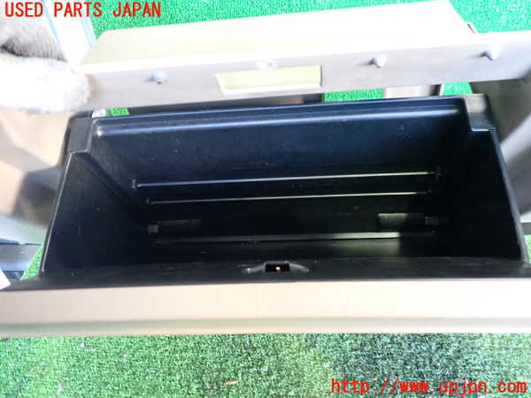 2UPJ-9236557516]ビッグホーン(UBS73GW)グローブボックス1 中古_2