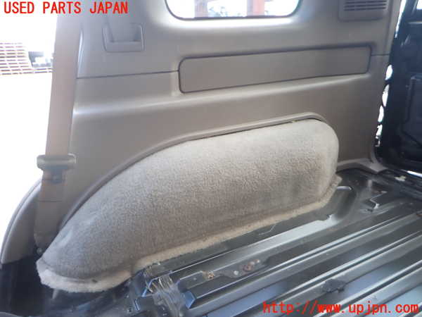 2UPJ-9236557675]ビッグホーン(UBS73GW)右リアピラートリム 中古_3