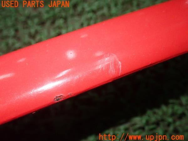 3UPJ=9236560046]アバルト 124スパイダー(NF2EK)純正オプション 52060683 エアダムカバー RED フロントバンパー下部トリム 中古_4