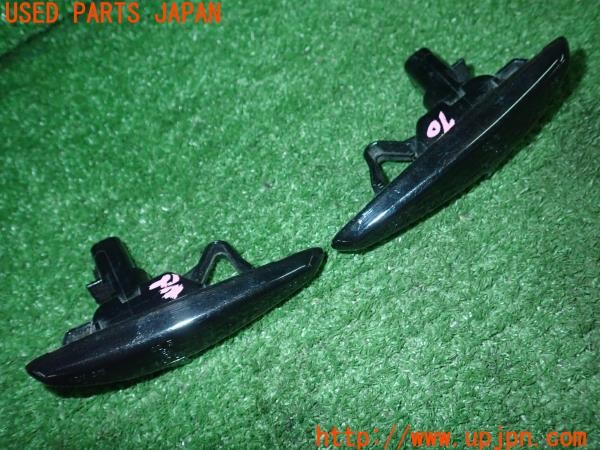 3UPJ=9236560530]アバルト 124スパイダー(NF2EK)社外 サイドマーカー スモークレンズ 左右 中古_2