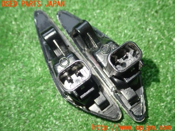 3UPJ=9236560530]アバルト 124スパイダー(NF2EK)社外 サイドマーカー スモークレンズ 左右 中古_4