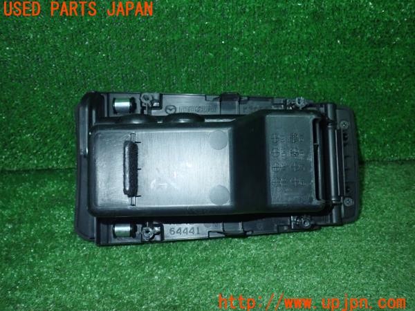 3UPJ=9236560652]アバルト 124スパイダー(NF2EK)マツダ純正 N243-64441 センターコンソール アームレスト 中古_3