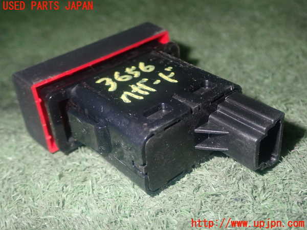 1UPJ-9236566290]アバルト・124スパイダー(NF2EK)ハザードスイッチ 中古_3