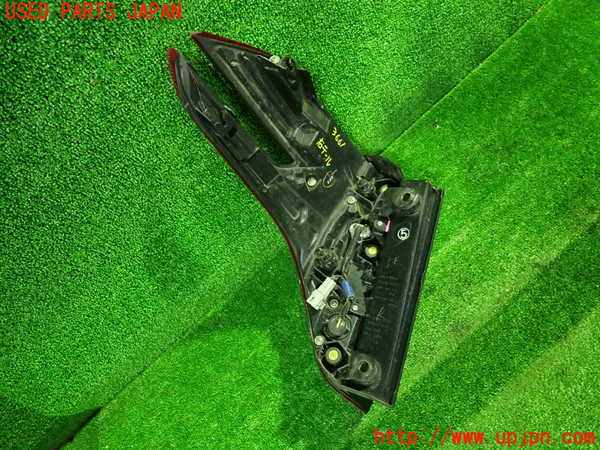 1UPJ-9236611530]アルファード(AGH30W)右テールランプ 中古_2