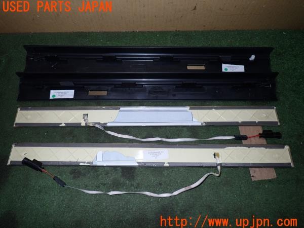 3UPJ=9236620616]ベンツ CLS350 ブルーエフィシェンシーAMGスポーツパッケージ(218359 C218)前期 純正 スカッフプレート LEDイルミ 中古_2