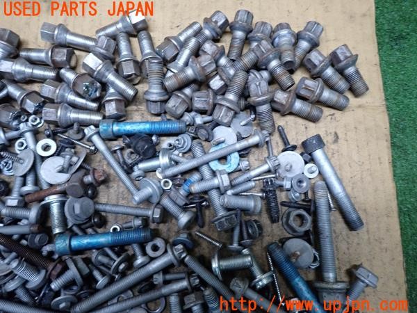 3UPJ=9236620720]ベンツ CLS350 ブルーエフィシェンシーAMGスポーツパッケージ(218359 C218)前期 ネジ・ナット・ステー類 セット ジャンク_2
