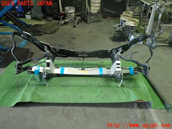 1UPJ-9236621041]ベンツ CLS350 C218(218359)コアサポート 中古_4