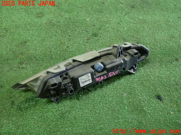 1UPJ-9236621180]ベンツ CLS350 C218(218359)右フォグ 中古_4