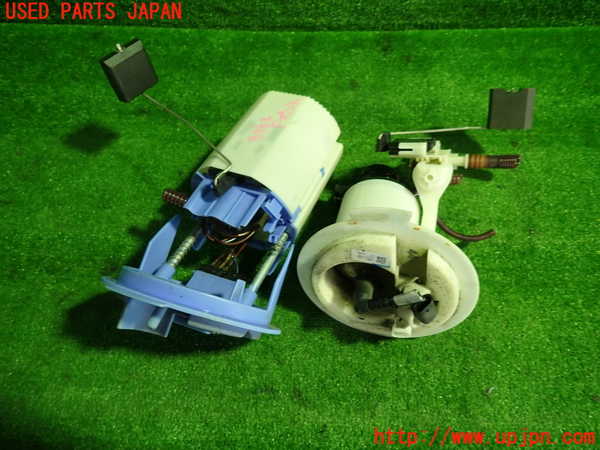 1UPJ-9236622510]ベンツ CLS350 C218(218359)燃料ポンプ 中古_3