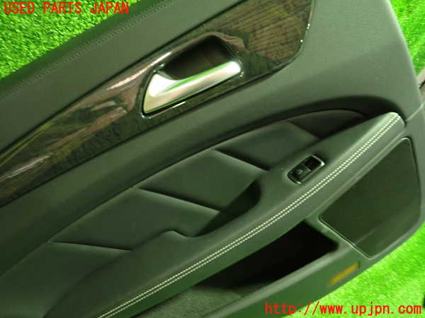 1UPJ-9236621324]ベンツ CLS350 C218(218359)左後ドア内張り 中古_2
