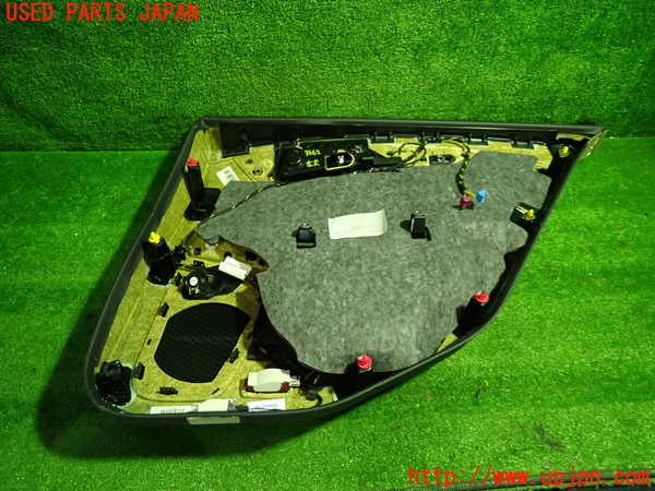 1UPJ-9236621324]ベンツ CLS350 C218(218359)左後ドア内張り 中古_3